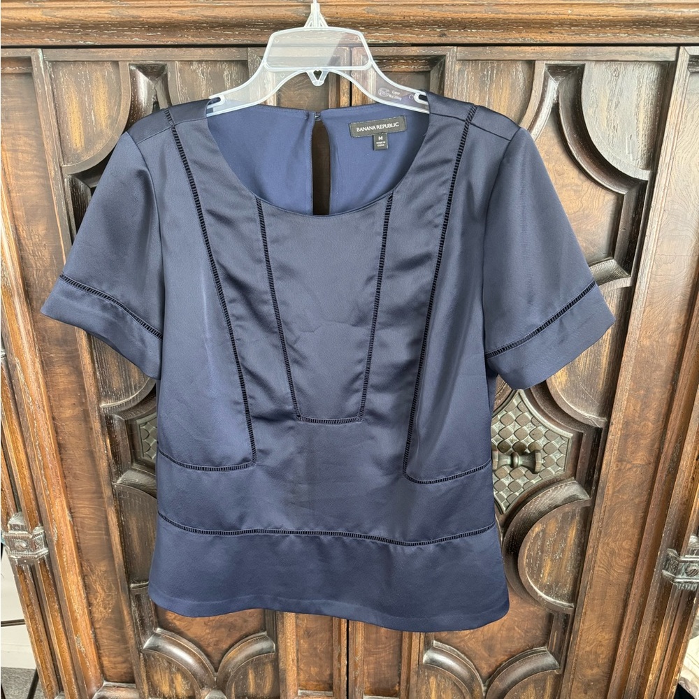 Banana Republic blue blouse size M in mint condition.